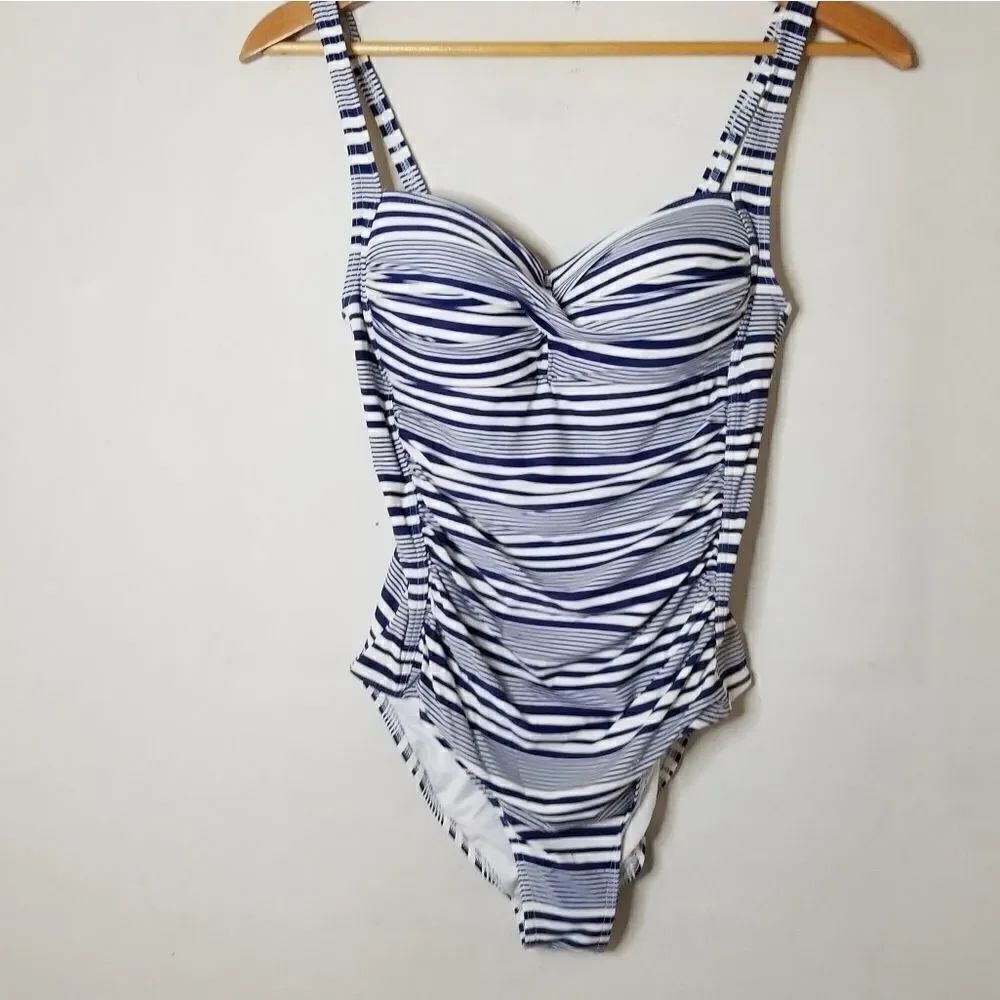Nip Tuck swim multi fit cup size 6